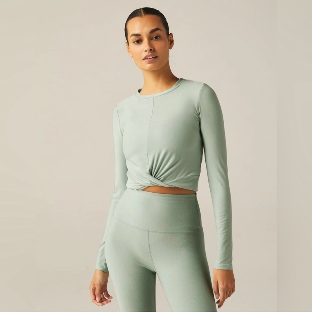NWT Beyond Yoga Featherweight Center Stage Cropped Long Sleeve Pullover XL